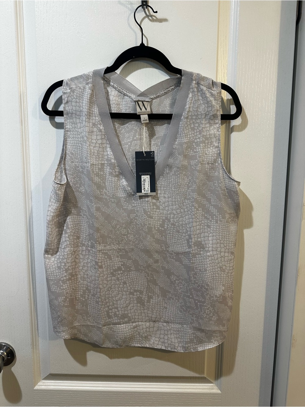 Worthington Light Gray Patterned V-Neck Sleeveless Shell
